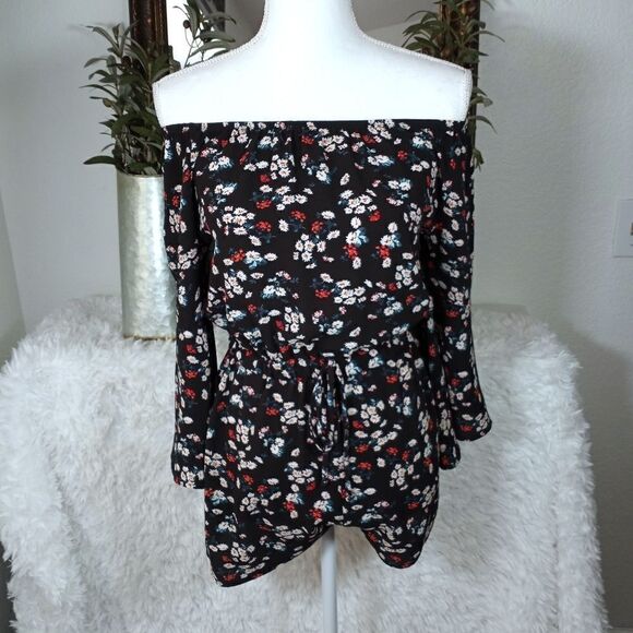 NO BOUNDARIES BLACK, RED, WHITE & BLUE FLORAL OFF-THE-SHOULDER ROMPER SZ.XS EUC - Picture 2 of 8